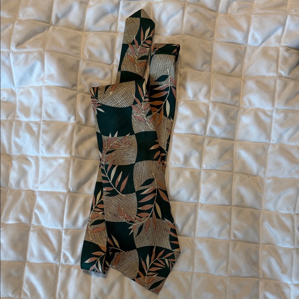 Ralph Lauren Green and Pink Leaf Pattern Tie